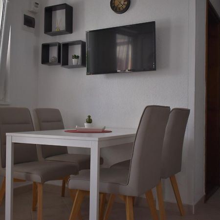 Apartmani Cvangic Vir Exteriör bild