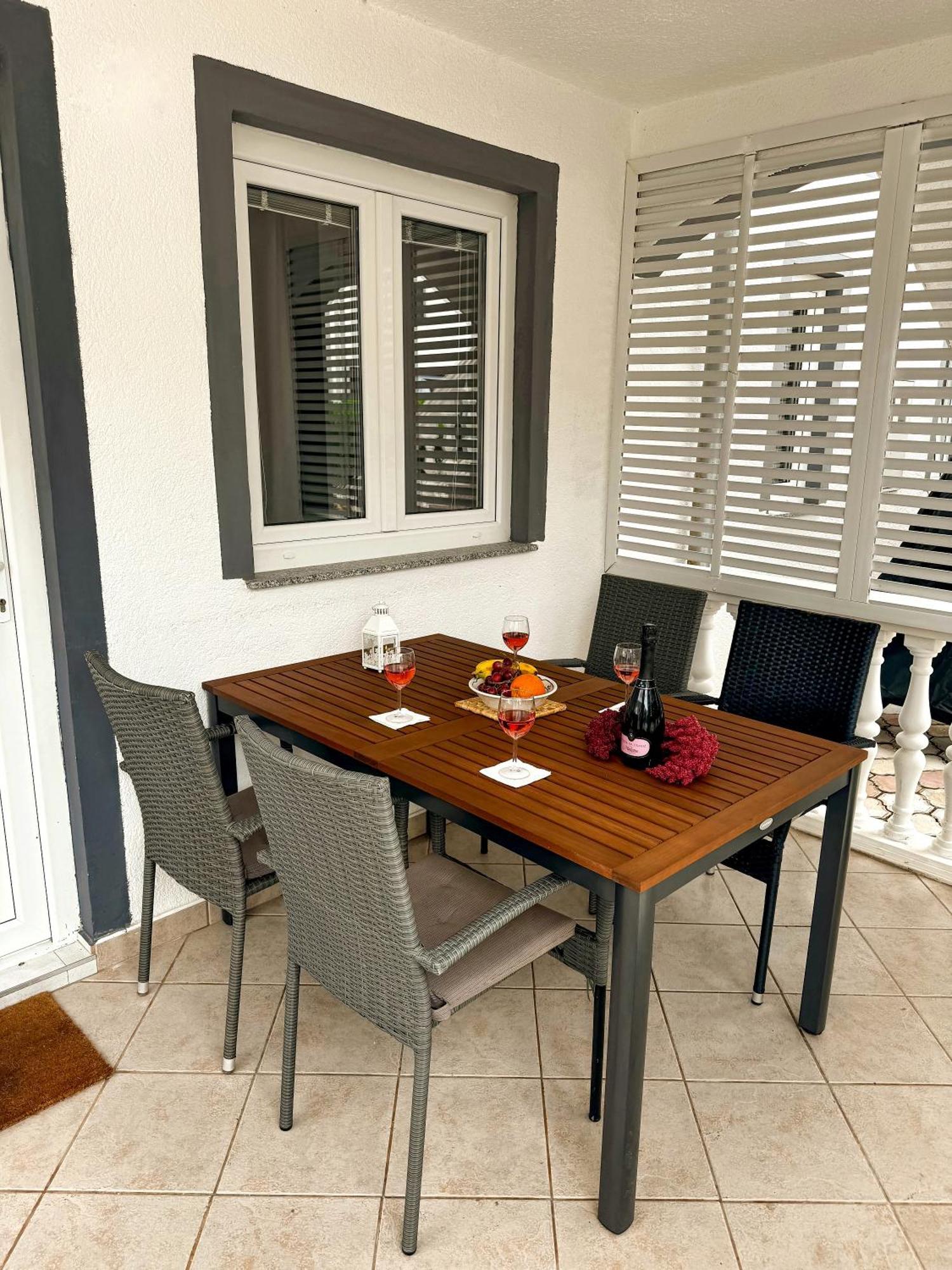 Apartmani Cvangic Vir Exteriör bild