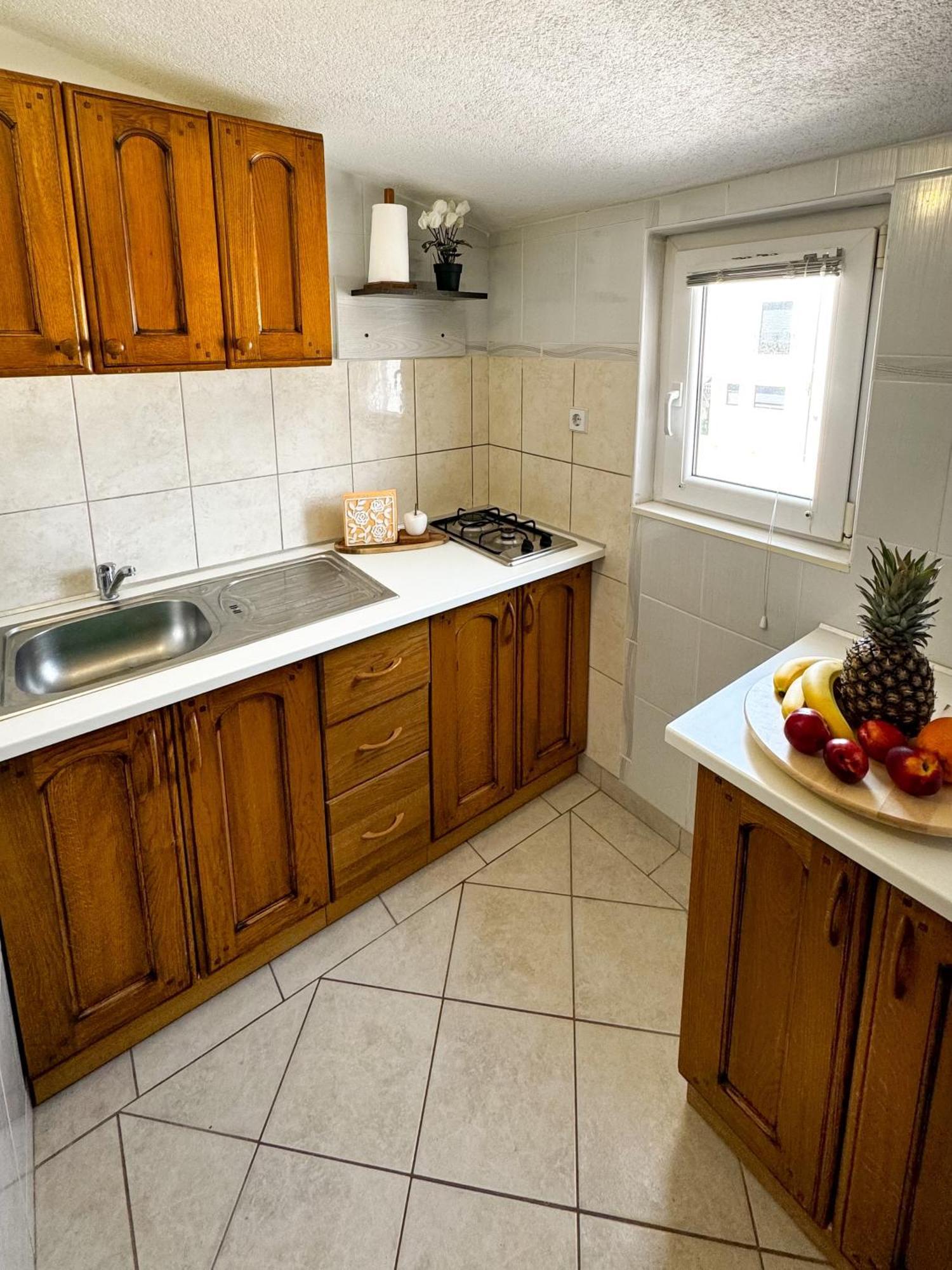 Apartmani Cvangic Vir Exteriör bild