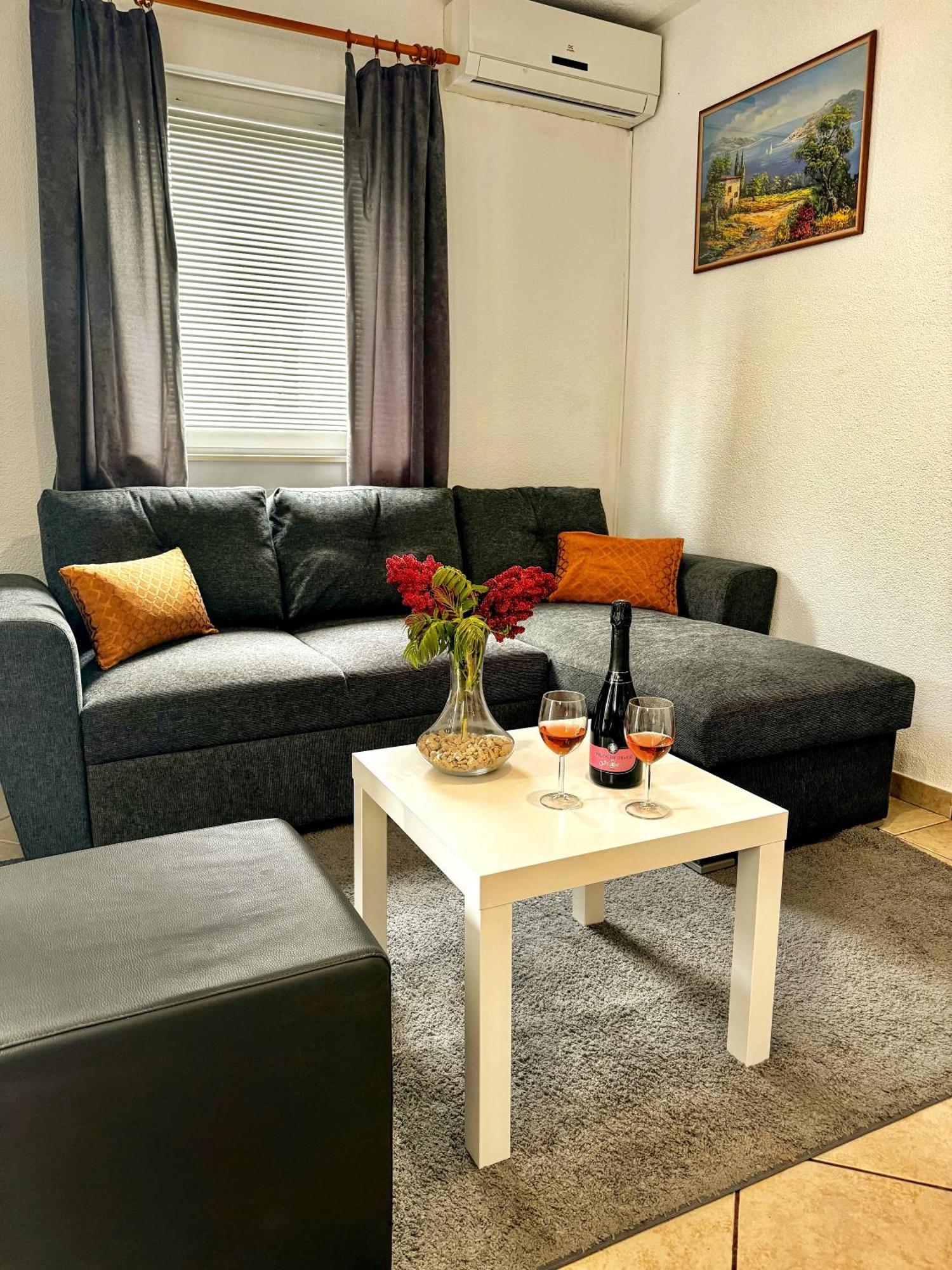 Apartmani Cvangic Vir Exteriör bild